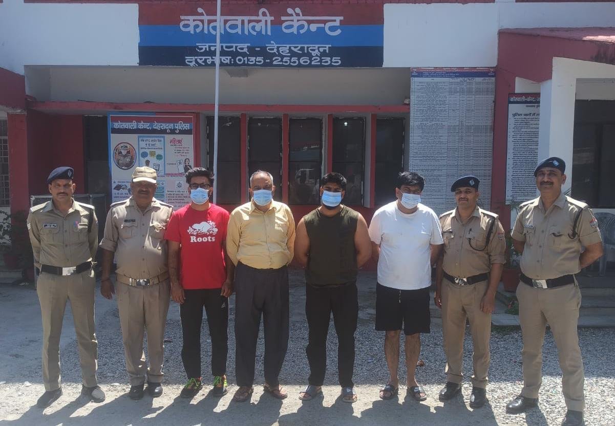  “ऑपरेशन प्रहार” के तहत दून पुलिस का बड़ा एक्शन, वीकेंड पर “ऑपरेशन नाइट स्ट्राइक” में छापेमारी, 10 गिरफ्तार
