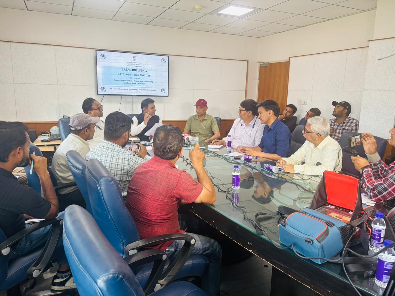 LPG और पेट्रोलियम उत्पादों की सप्लाई पर सरकार का अपडेट, घबराकर बुकिंग न करें