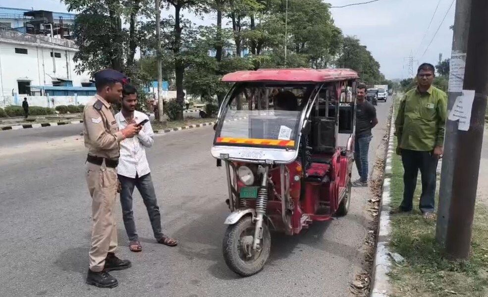 हरिद्वार में ई-रिक्शा पर सख्ती, बिना सत्यापन वाले चालकों पर ताबड़तोड़ कार्रवाई