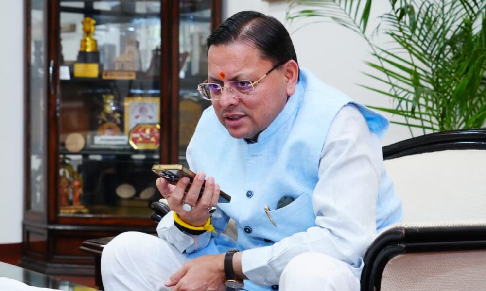 सीएम धामी ने बोर्ड परीक्षा के टॉपर्स से की बात, मेधावी विद्यार्थियों को दी शुभकामनाएं