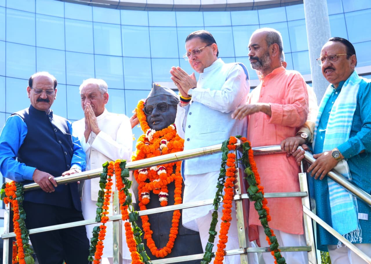 स्वर्गीय हेमवती नंदन बहुगुणा की 107वीं जयंती आज, सीएम धामी ने अर्पित की श्रद्धांजलि