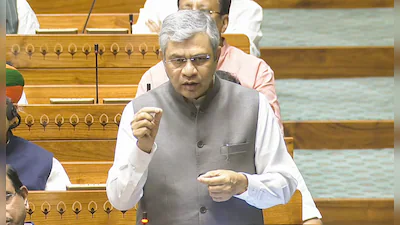 लोकसभा में त्रिवेणी एक्सप्रेस पर अपडेट, दोबारा संचालन पर रेल मंत्री का बयान