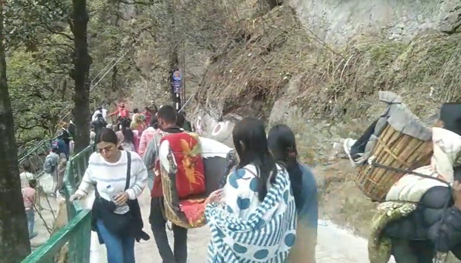 उत्तरकाशी में चारधाम यात्रा के लिए पुख्ता इंतजाम, प्लास्टिक वेस्ट के लिए क्यूआर कोड आधारित व्यवस्था लागू