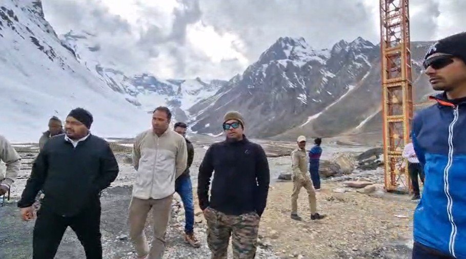 आदि कैलाश और ॐ पर्वत यात्रा की तैयारियों का डीएम ने किया निरीक्षण, यात्रा से पहले अलर्ट मोड में प्रशासन