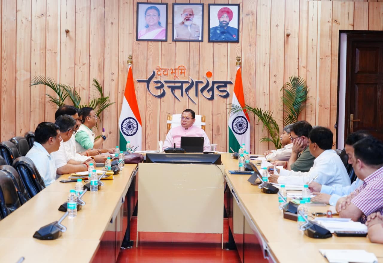 सीएम धामी ने की पेयजल, स्वास्थ्य और मानसून तैयारियों की समीक्षा, वनाग्नि नियंत्रण के लिए शीतलखेत मॉडल अपनाने के निर्देश