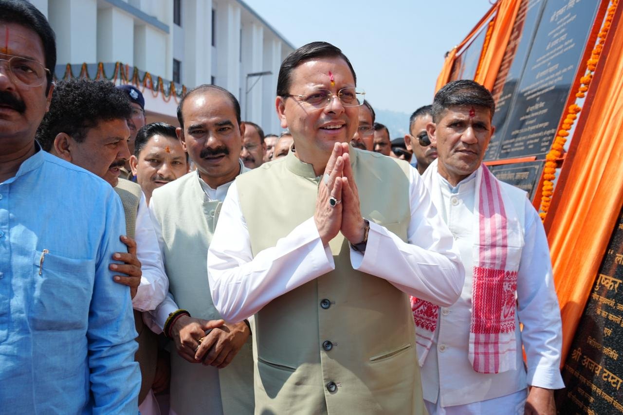 मुख्यमंत्री पुष्कर सिंह धामी पहुंचे अल्मोड़ा, 17 योजनाओं का लोकार्पण और 9 योजनाओं का किया शिलान्यास