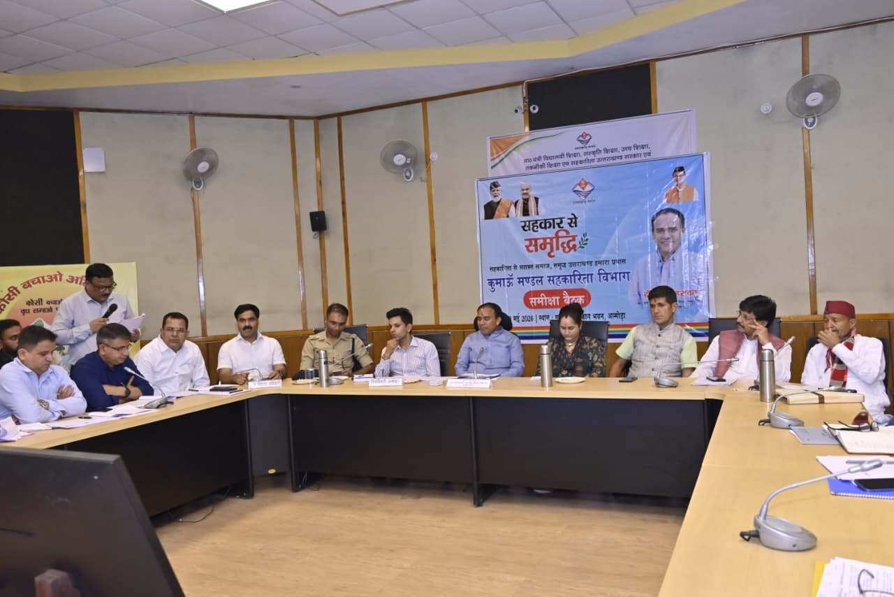 अल्मोड़ा में मंत्री धन सिंह रावत ने की अधिकारियों के साथ बैठक, हर विकासखंड में एक आदर्श सहकारिता गांव विकसित करने के निर्देश