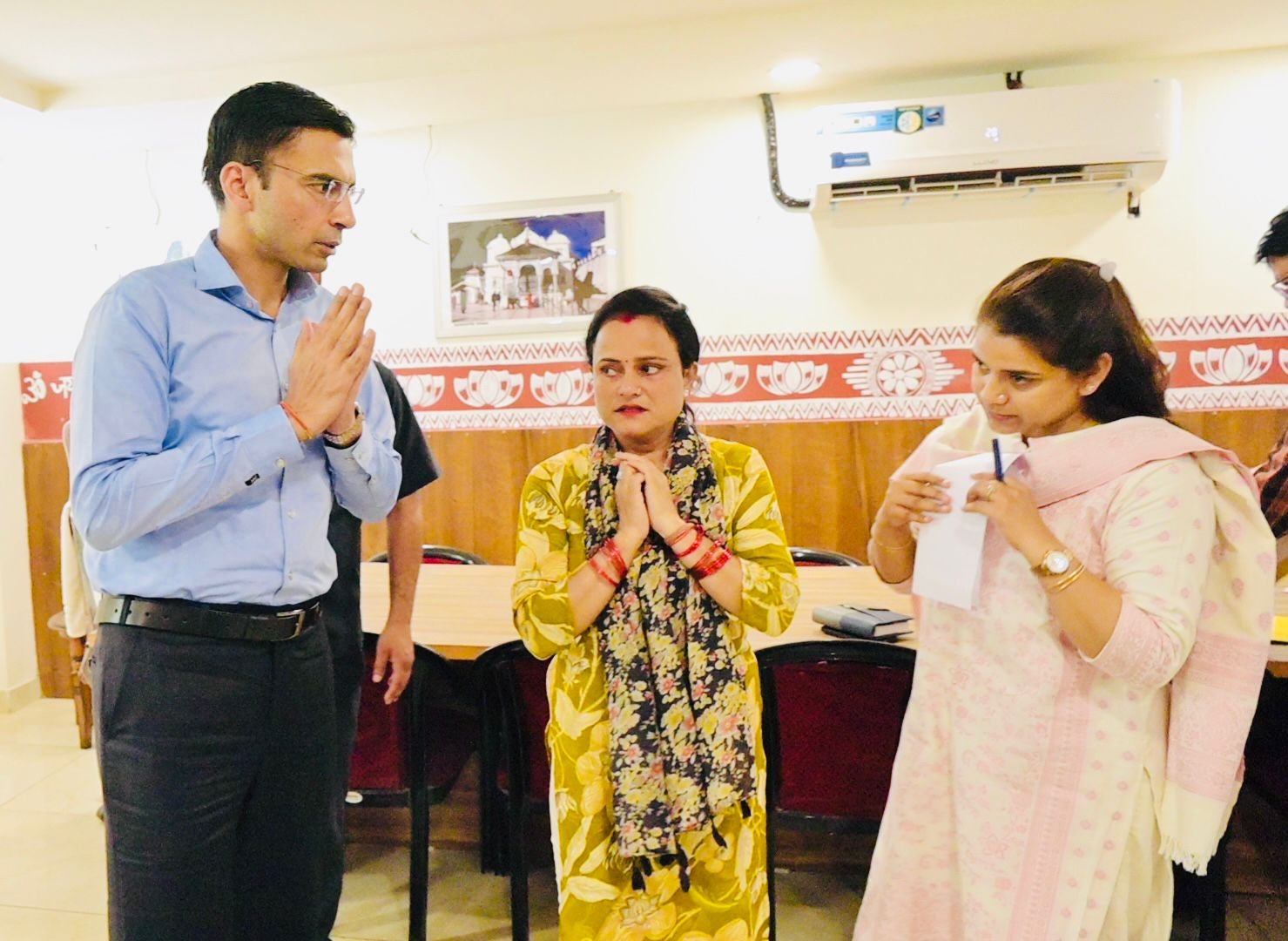 देहरादून जिला प्रशासन ने सीएसआर फंड से कराया कैंसर पीड़ित परिवार का ऋण माफ….