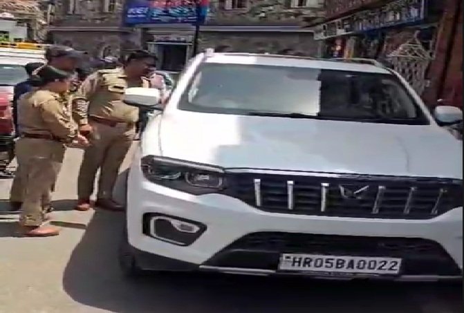 हूटर बजाते हुए खुद को वीआईपी दिखाकर रौब झाडने वाले की दून पुलिस ने उतारी खुमारी , वाहन को किया सीज….