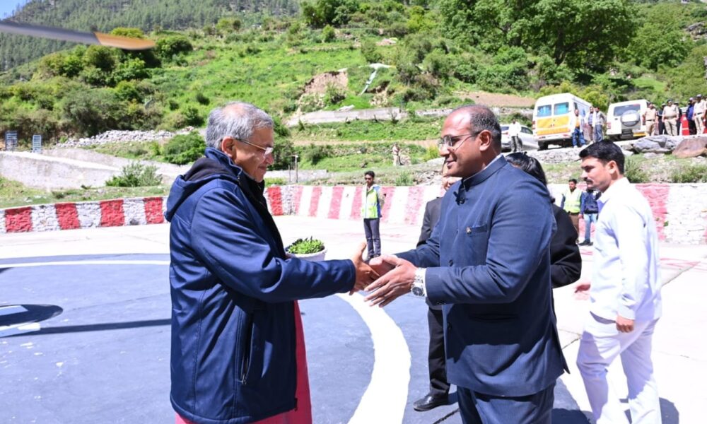 मुख्य निर्वाचन आयुक्त ज्ञानेश कुमार का उत्तराखंड दौरा, भारत-चीन सीमा से सटे हर्षिल पोलिंग बूथ का लेंगे जायजा…