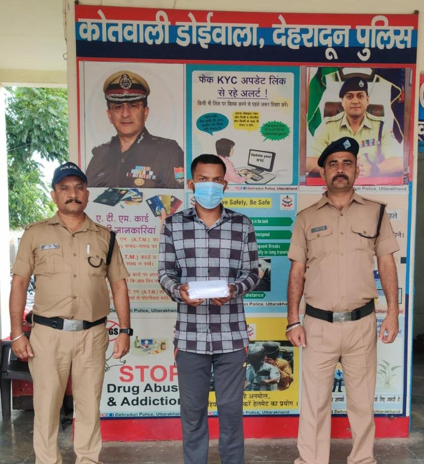 मोबाइल चोरी की घटना का 24 घन्टे में दून पुलिस ने किया खुलासा , अभियुक्त को चोरी के 07 मोबाइल फ़ोन सहित किया गिरफ्तार….