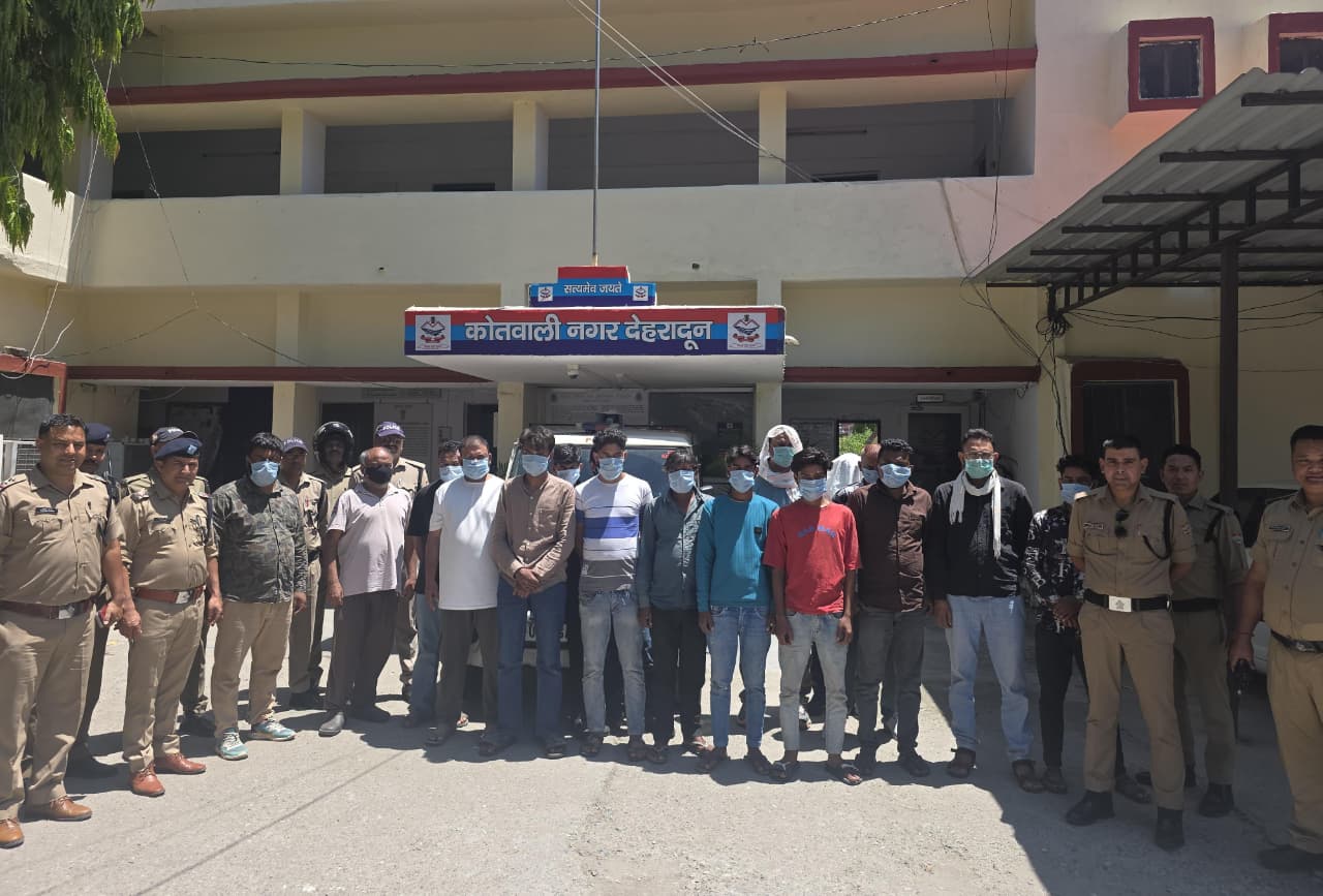 ऑपरेशन प्रहार” के तहत जुआरियों पर दून पुलिस की सर्जिकल स्ट्राइक, 18 गिरफ्तार