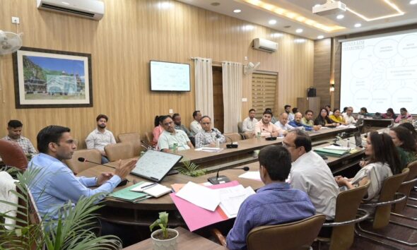 देहरादून में डेंगू रोकथाम को लेकर प्रशासन अलर्ट, डीएम ने ली अधिकारियों की बैठक