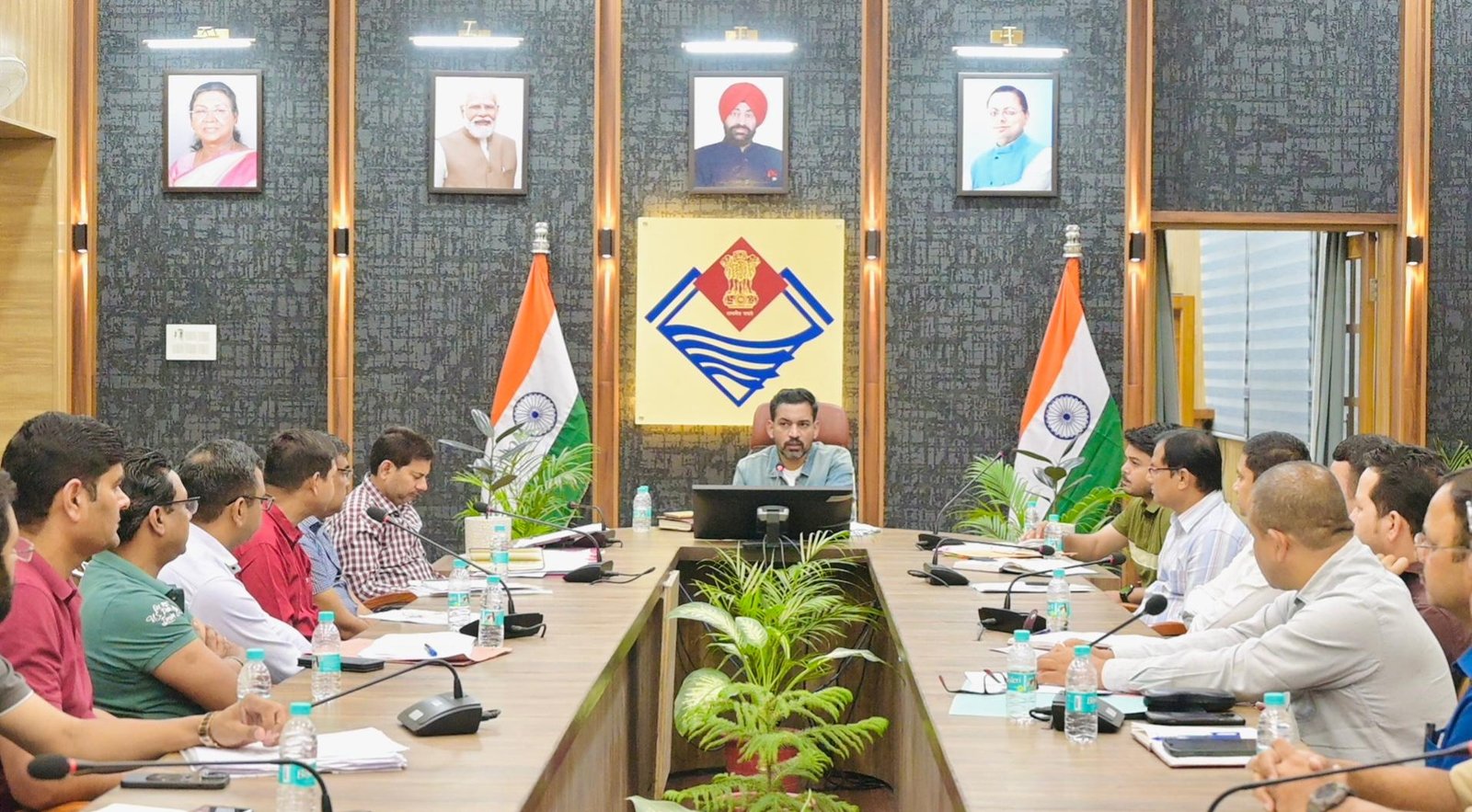 जिलाधिकारी डॉ. आशीष चौहान ने विभिन्न विभागों के अधिकारियों के साथ की महत्वपूर्ण बैठक , आपदाओं से प्रभावी ढंग से निपटने के दिए निदेश…