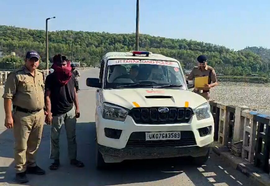 ढोल- नगाड़ों के साथ 02 आदतन अपराधियों को दून पुलिस ने किया तड़ीपार