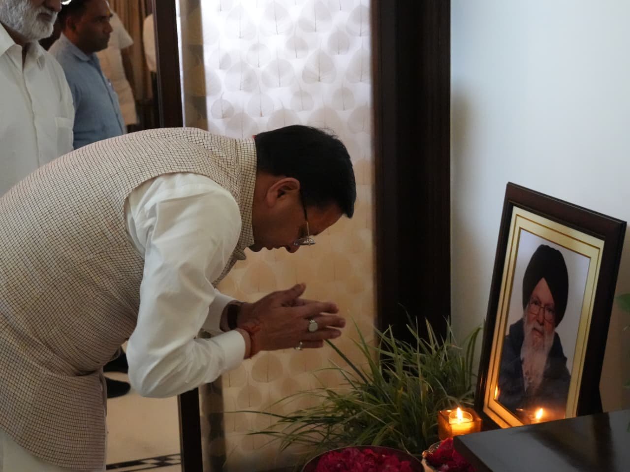 विधायक त्रिलोक सिंह चीमा के आवास पहुंचे सीएम धामी, अमरजीत सिंह चीमा के निधन पर जताया शोक
