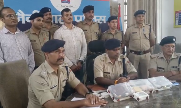 हल्द्वानी में सपेरों के गैंग का पर्दाफाश, बंद घरों को बनाते थे निशाना, 25 लाख के जेवर और बर्तन बरामद