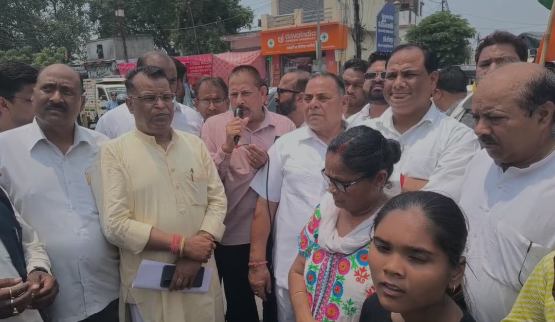 पिथौरागढ़ में भाजपा महिला मोर्चा का कांग्रेस के खिलाफ प्रदर्शन, पुतला दहन कर जताया विरोध