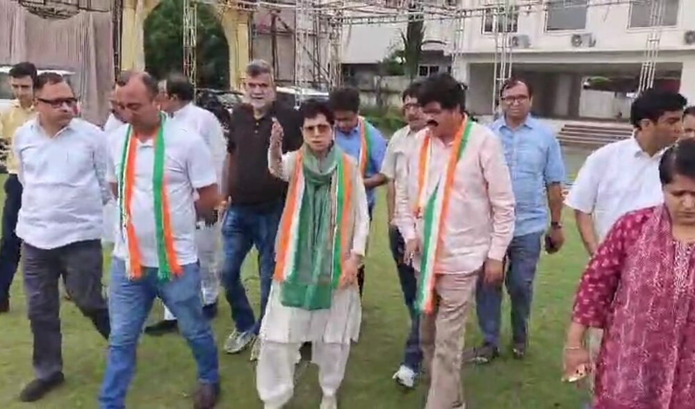 नेता प्रतिपक्ष राहुल गांधी के दौरे को लेकर कांग्रेस की प्रदेश प्रभारी कुमारी शैलजा पहुंचीं देहरादून , कांग्रेस कार्यकर्ताओं ने किया स्वागत….