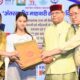 World Menstrual Hygiene Day पर मंत्री रेखा आर्या ने किया बालिकाओं को जागरूक, स्वच्छता किट भी बांटी