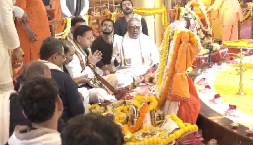 अल्मोड़ा में डोल आश्रम पहुंचे सीएम धामी, श्री पीठम स्थापना महोत्सव में किया प्रतिभाग