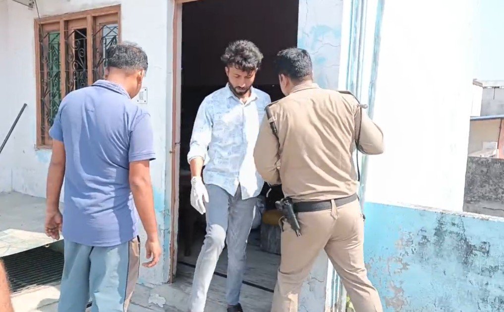 होटल के बंद कमरे में प्रेमी-प्रेमिका की रहस्यमयी मौत, इलाके में मचा हड़कंप