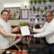 SIR के तहत सीएम धामी को मुख्य निर्वाचन अधिकारी ने सौंपा गणना फॉर्म