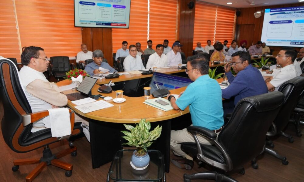सीएम धामी ने की 6,940 करोड़ की 12 परियोजनाओं की समीक्षा, 15 अक्टूबर से पहले पूरा करने के निर्देश