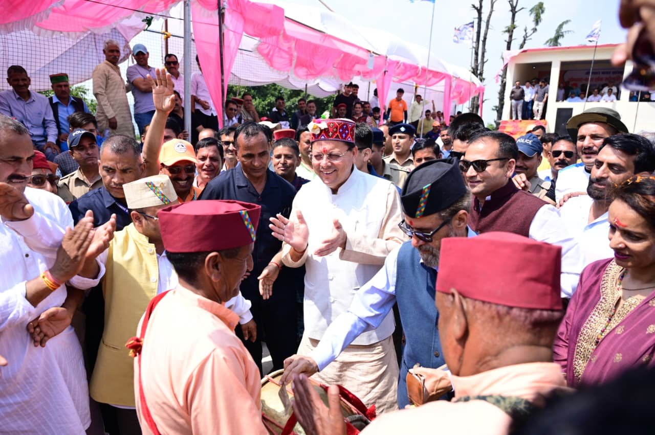 जौनसार बावर लोक सांस्कृतिक महोत्सव में पहुंचे सीएम धामी, स्थानीय लोगों ने किया जोरदार स्वागत