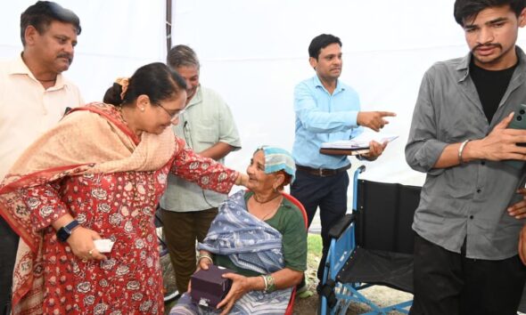 दिव्यांगजनों को मिली नयी राह, 110 व्हील चेयर सहित सहायक उपकरण वितरित