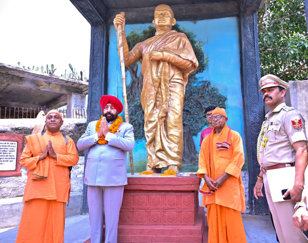काकड़ीघाट में राज्यपाल ने ज्ञानवृक्ष और कर्कटेश्वर मंदिर में की पूजा-अर्चना