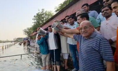 PM मोदी कीर्तिमान बनाने पर भाजपा कार्यकर्ताओं में खुशी की लहर, गोविन्द घाट पर माँ गंगा का किया दुग्धाभिषेक
