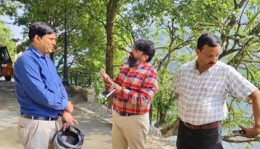 माल रोड में चल रहे हैं ट्रीटमेंट का कार्य जल्दी नहीं हुआ तो व्यापारी करेंगे धरना प्रदर्शन