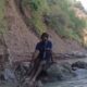 गंगा नदी के बीच एक पहाड़ी पर फंसा शख्स, एसडीआरएफ ने किया सुरक्षित रेस्क्यू