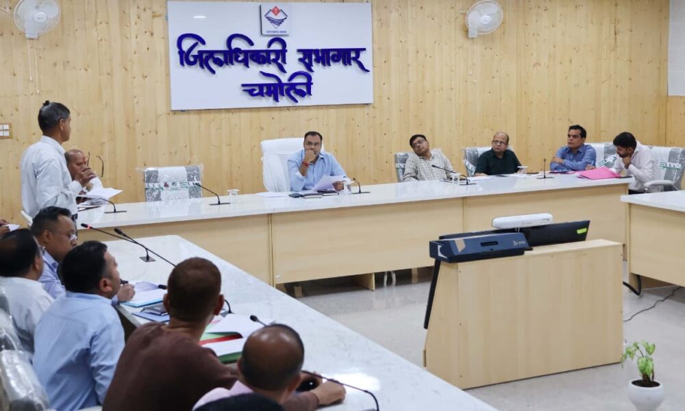 चमोली में जनशिकायतों का मौके पर ही निस्तारण, DM बोले – CM हेल्पलाइन के काम में लापरवाही बर्दाश्त नहीं