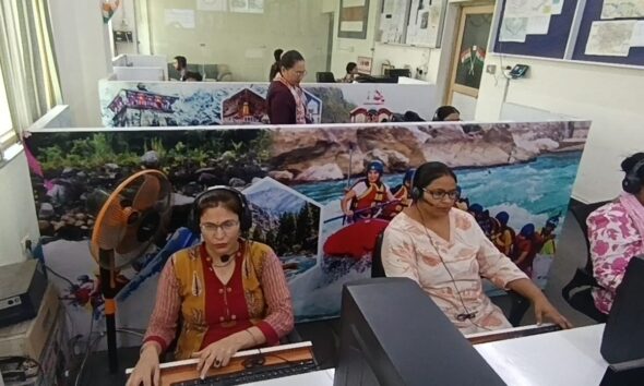 चारधाम यात्रा की 24 घंटे निगरानी कर रहा कमांड कंट्रोल रूम, 45 हज़ार से अधिक शिकायतों का हुआ समाधान