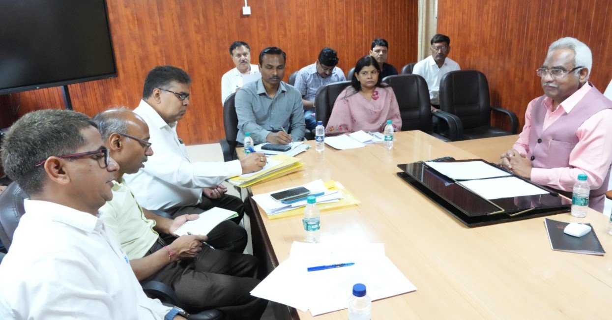 आयुष विश्वविद्यालयों में किसी भी तरह की ना हो अव्यवस्था, उचित कार्यप्रणाली अपनाएं अधिकारी