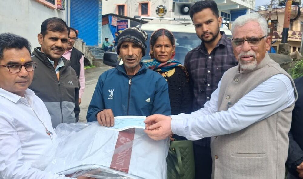 आकाशीय बिजली की मार से राख हुई गौशाला, 24 घंटे के भीतर पीड़ित परिवार को मिली आर्थिक सहायता