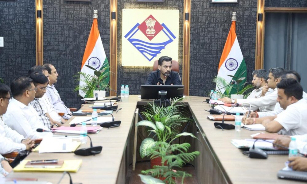 देहरादून की अर्थव्यवस्था को गति देने वाली योजनाएं हो जिला प्लान में शामिल, डीएम ने दिए निर्देश