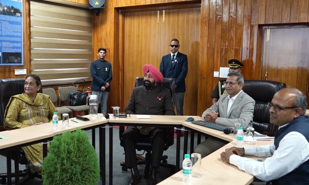 एरीज पहुंचे राज्यापाल गुरमीत सिंह, कहा- ये भारत के वैज्ञानिक स्वाभिमान और आत्मनिर्भरता का सशक्त प्रतीक