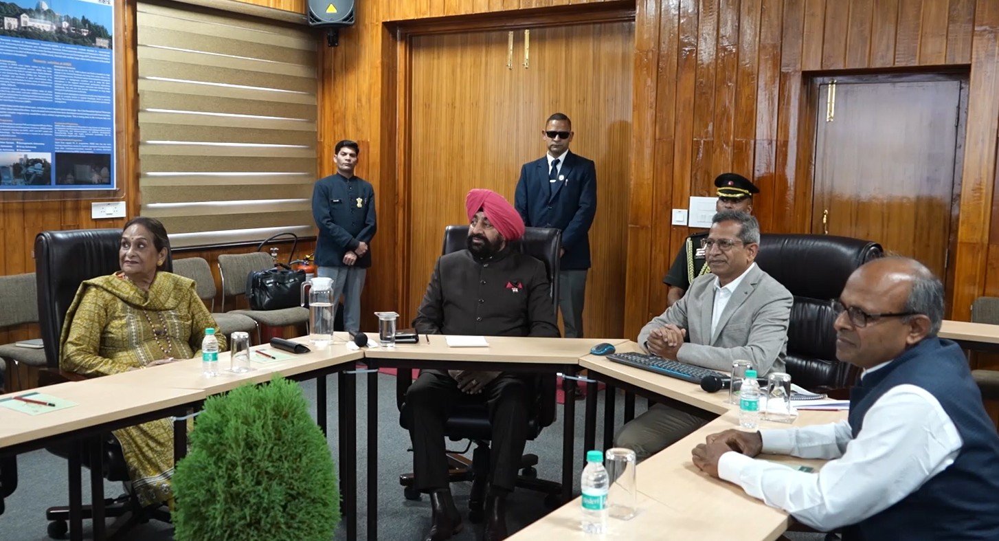 एरीज पहुंचे राज्यापाल गुरमीत सिंह, कहा- ये भारत के वैज्ञानिक स्वाभिमान और आत्मनिर्भरता का सशक्त प्रतीक