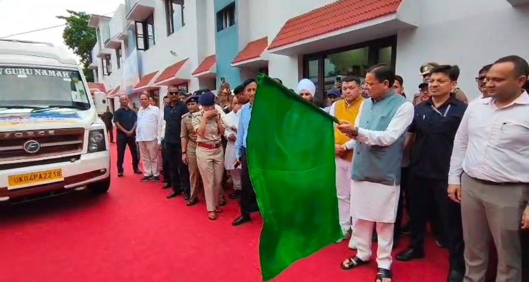 CM धामी ने कैलाश मानसरोवर यात्रा के पहले दल को दिखाई हरी झंडी, 49 श्रद्धालुओं का पहला जत्था रवाना