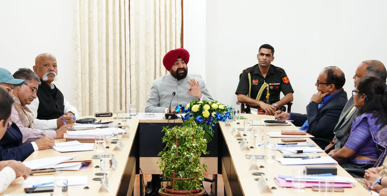 राज्यपाल ने राजकीय विश्वविद्यालयों की समीक्षा बैठक ली, गुणवत्तापूर्ण और छात्र केन्द्रित शिक्षा पर दिया जोर