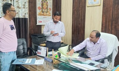 चंपावत में डीएम ने यूपीसीएल कार्यालय का किया औचक निरीक्षण, गायब मिले अधिकारी कर्मचारी
