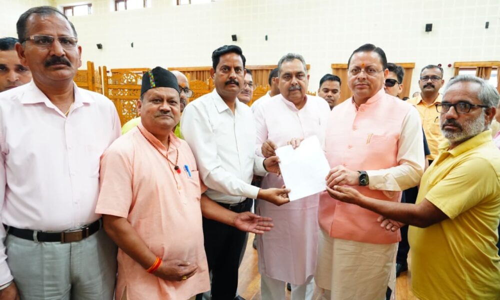 सीएम धामी ने सुनी विभिन्न क्षेत्रों से आए लोगों की सुनी समस्याएं, त्वरित और समयबद्ध समाधान के दिए निर्देश