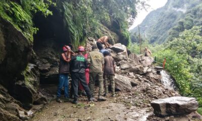 बोल्डर और मलबा आने के कारण केदारनाथ पैदल मार्ग बंद, यात्रियों को सुरक्षित स्थानों पर रोका