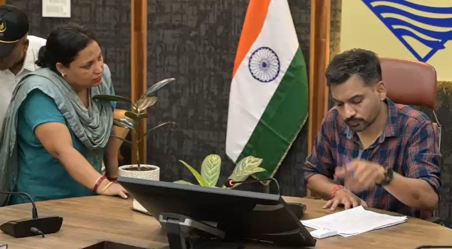 SIR अभियान में देहरादून ने हासिल की बड़ी प्रगति, 100% गणना प्रपत्र वितरण एवं 86.34 % डिजिटाइजेशन पूरा
