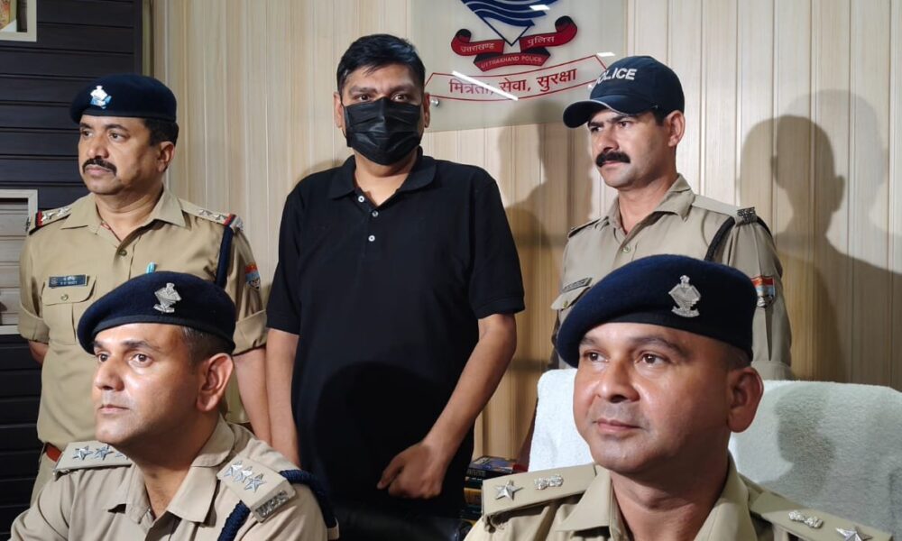 देहरादून से पकड़ा गया फर्जी IPS, उत्तराखंड के पूर्व मुख्य सचिव का है बेटा