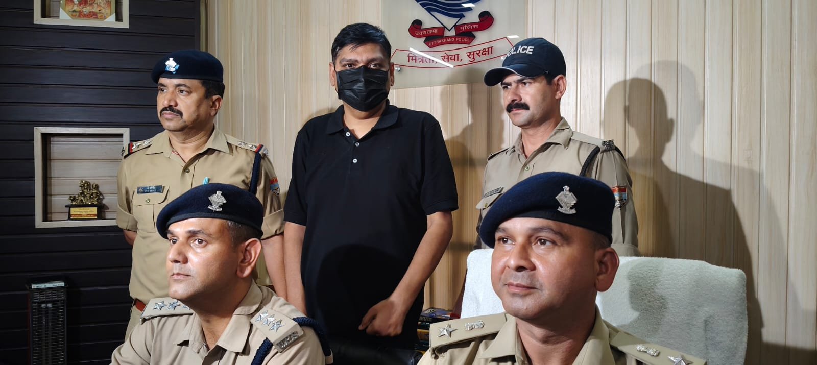 देहरादून से पकड़ा गया फर्जी IPS, उत्तराखंड के पूर्व मुख्य सचिव का है बेटा