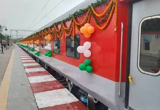 केंद्रीय रेल मंत्री अश्विनी वैष्णव ने रामनगर–देहरादून एक्सप्रेस ट्रेन का किया शुभारंभ…